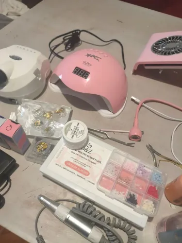 VENDO KIT DE MANICURE COMPLETO, COM PRODUTOS DA VOLIA !