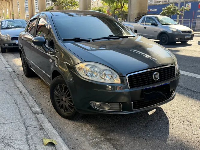 Fiat Linea Essence 1.8 Flex 16V 4P 2012
