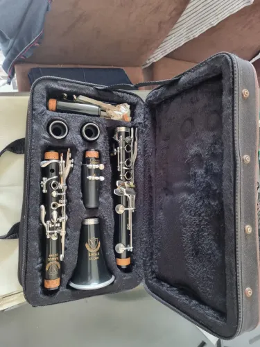 Clarinete Eagle 24 chaves.
