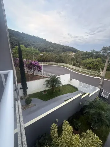 Casa no Jardim Botânico. Porteira fechada (móveis e eletrodomésticos). Com área gourmet.
