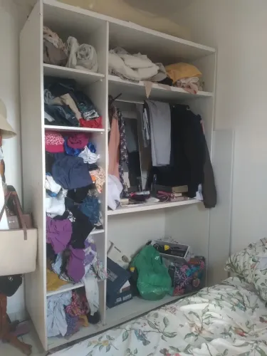 Closet , e um guarda roupa de 2 portas