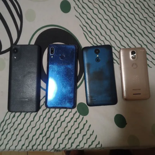 Vendo esses celulares com defeito