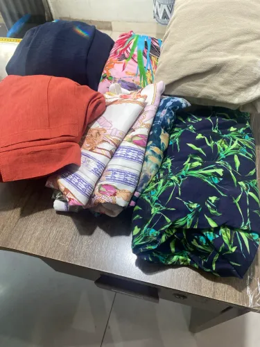 Um lotinho de vestidos,Saias é blusas plus size em bom estado de Reuso.