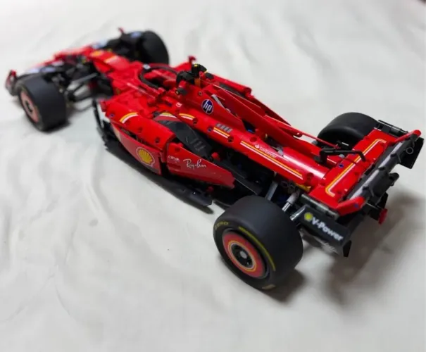 F1 da FERRARI 1400 peças já montada com quadro expositor incluso