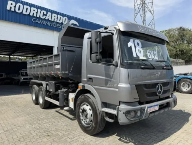 MERCEDES-BENZ Atego 2426 6x2 3-Eixos 2P (E5)