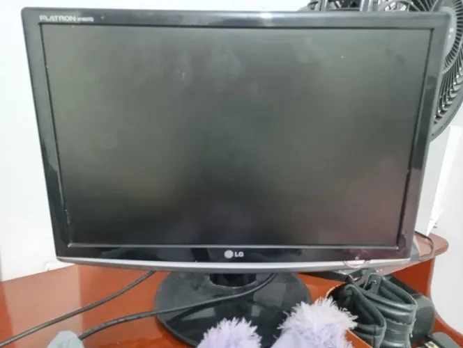 Monitor de computador VGA DVI leia descrição abaixo 