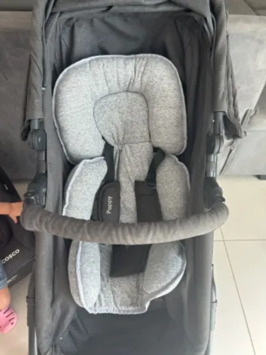 Acolchoado para carrinho de bebê com posições do cinto de segurança