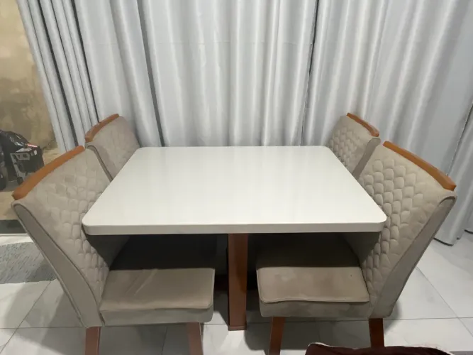Mesa 4 cadeiras