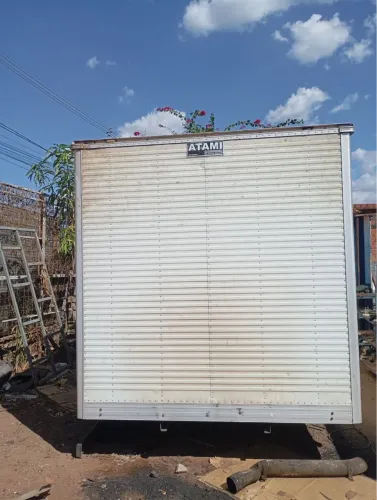 Vende-se baú seco 5,5