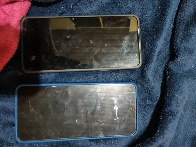 Vende-se celulares poco e moto g 17 1000 reais os dois tem nota fiscal.