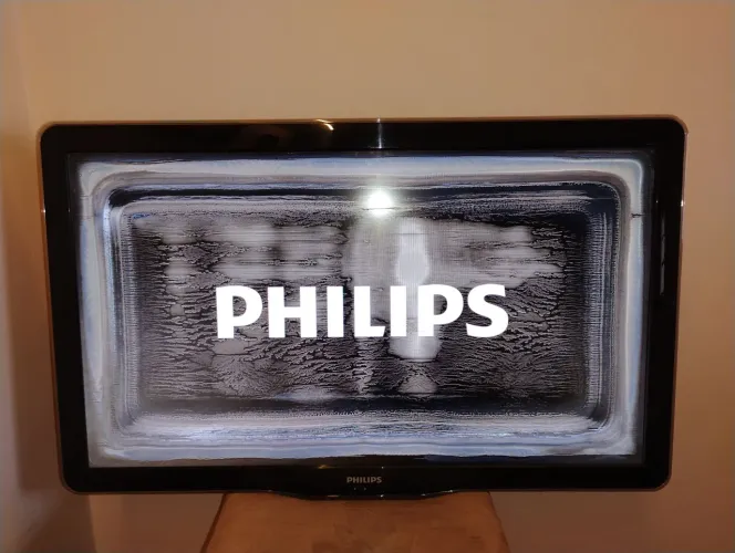 Tv 40" LED Philips amblight para retirar peças