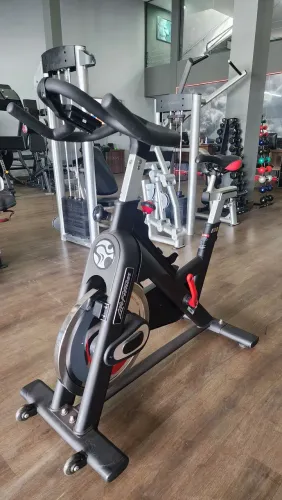 Bike Ergometrica Spinning Life Fitness Profissional