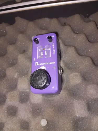Pedal  de reverb excelente  oportunidade  apenas 120,00