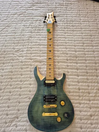 Guitarra PRS chinesa com upgrades