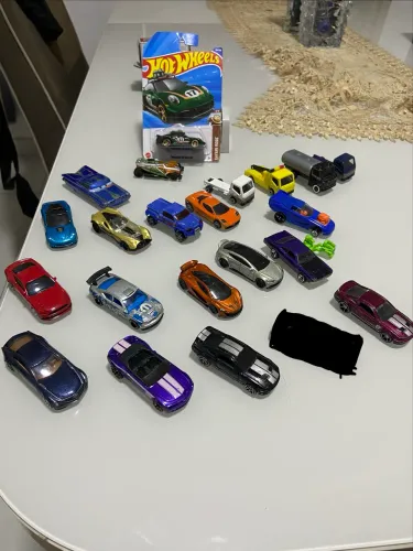 Coleção de carinhos hot wheels etc