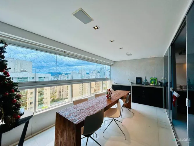 Apartamento à venda, 4 quartos, 274m² de área no Vila da Serra.