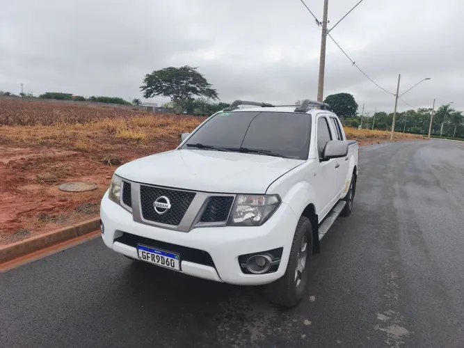 Nissan Frontier SV AT. CD 4X4 2.5 TB Dies. Aut. 2016