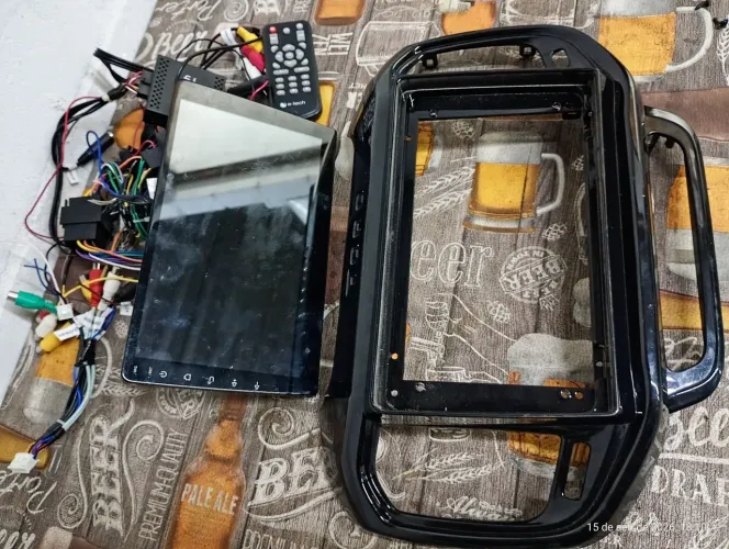 Vendo multimídia com moldura 2 Din Fiat Toro