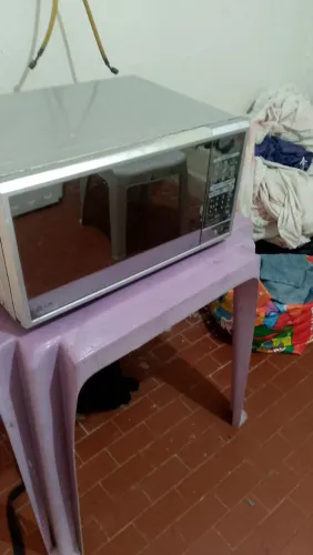 Vende-se um forno microondas 20 l com garantia espelhado zap * 280