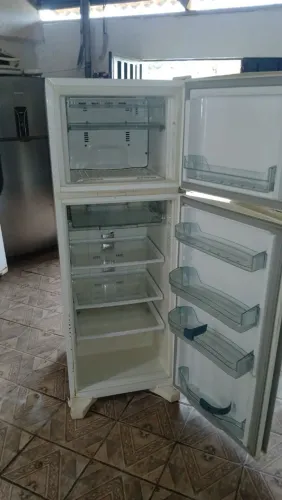 Vende se geladeira brastemp 325 litros completa de tudo frossfry entregamos...