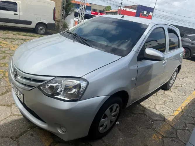 Toyota Etios X 1.3 Flex 16V 5P Mec. 2014