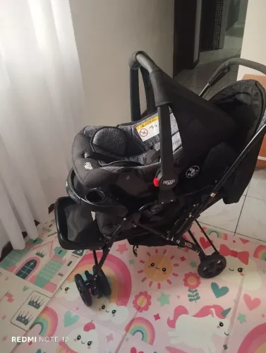 Carinho de bebê + bebê conforto