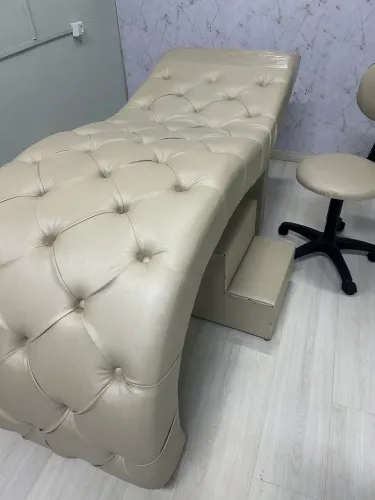 Maca luxo no corino + cadeira e escadinha
