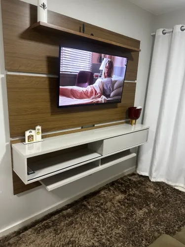 ? Painel para TV com Rack Suspenso - Moderno e Elegante ?