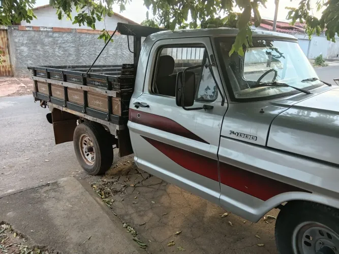 Ford F-1000 S. S. Diesel / S.s. Diesel Turbo 1983