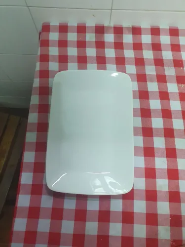 Pratos quadrado porcelana branco. Total de 20 pratos.
