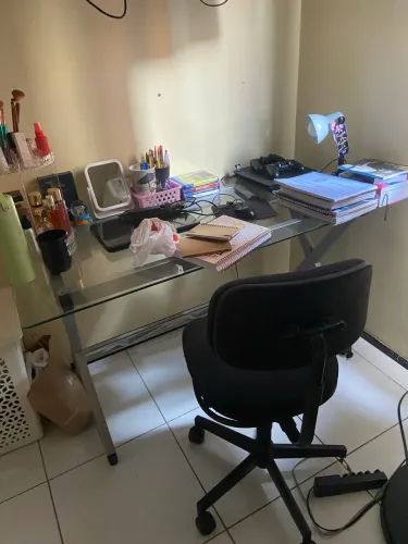 Mesa de vidro pra estudos hoje office