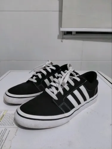 Tênis adidas 