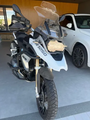 Abaixo da Fipe com apenas 3.900 km