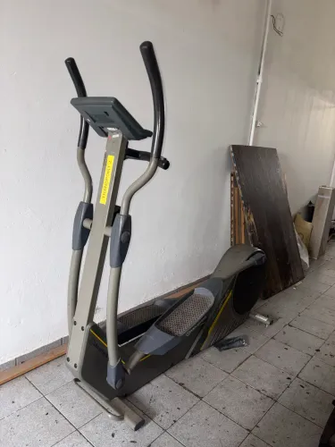 VENDE-SE ELIPTICO MOVEMENT RT 240