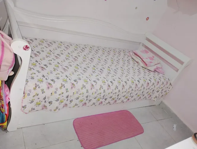 Cama babá com auxiliar,semi nova c/ pouca marcas de uso