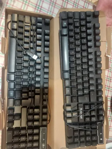 Teclado  gamer 1 novo e 1 seminovo vem com a proposta 