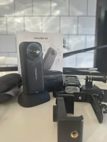 Câmera insta 360 x4