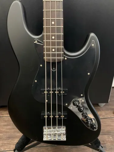 Baixo Sire V3 5 cordas