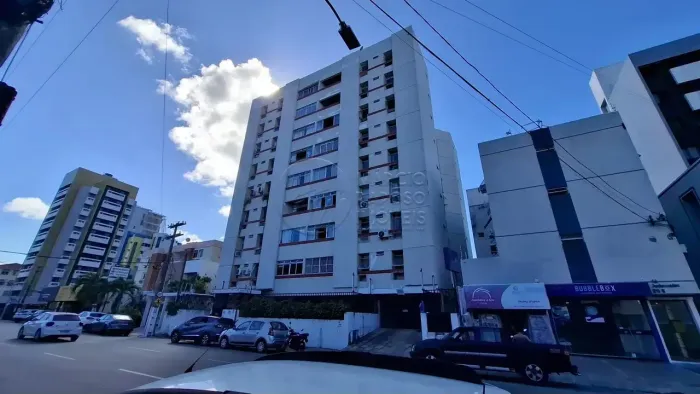Apartamento 3 Quartos e Varanda à Venda na Jatiúca 200m da Praia