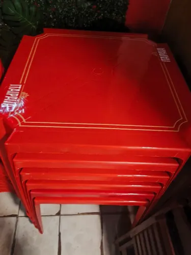 Conjunto de Mesas e Cadeiras de plástico