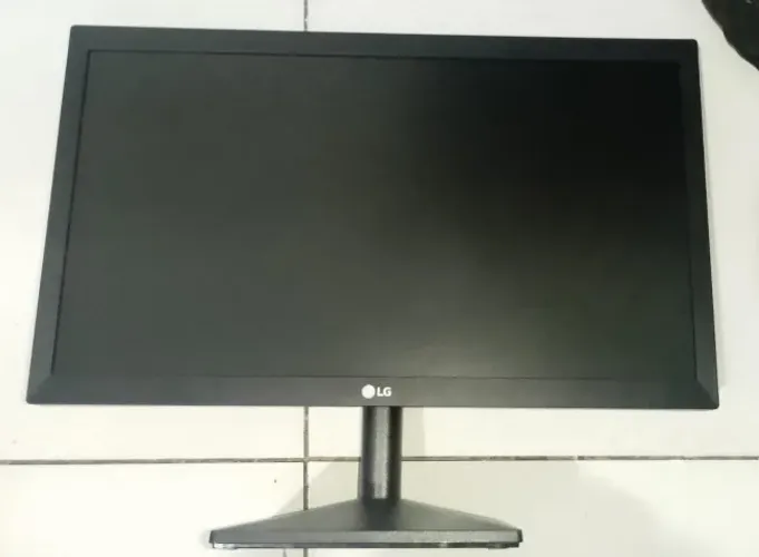 Monitor LG 20MK400H com defeito