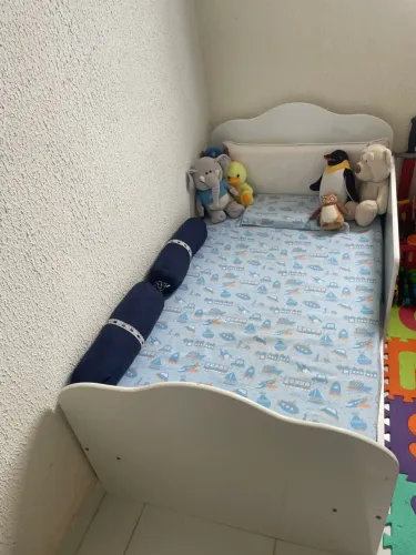 Berço 3 em 1 + colchão e travesseiro.