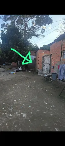 Vende casa de favela 