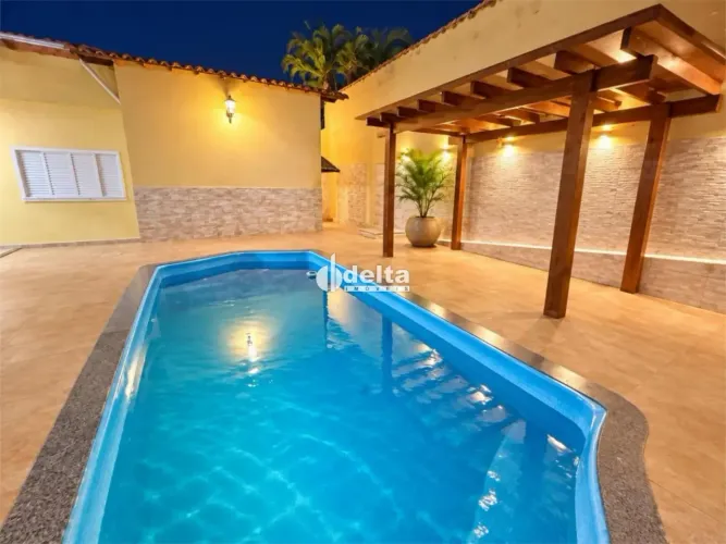 Casa residencial com 4 quartos sendo 2 suítes disponível para locação e venda no bairro Ci