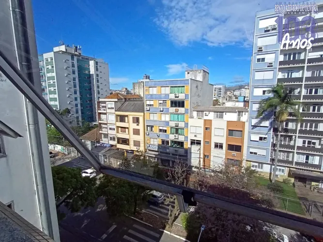 Sala na Venâncio Aires com mezanino e 2 banheiros