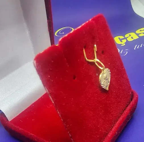 Pingente Coração Anjo da Guarda Ouro 18 Kilates Peso 0.59 Grama 9 mm                      