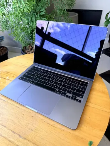 MacBook Pro M2