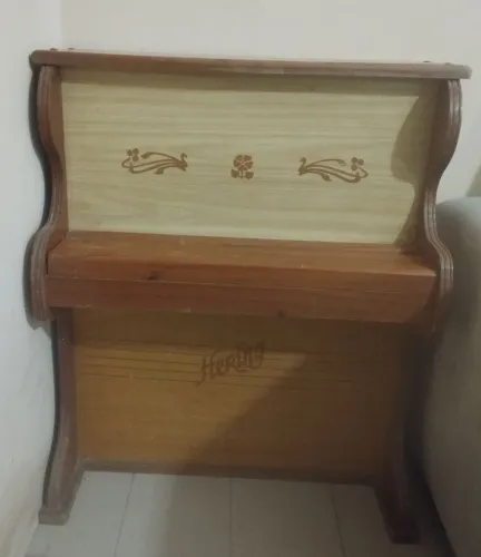 Piano infantil madeira