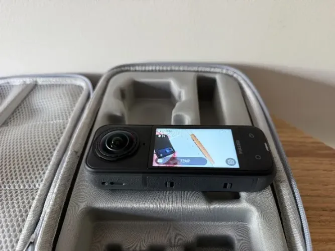 Camara de Ação X5 Insta360 Kit Essentials Bundle
