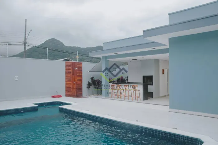 Casa Moderna com Piscina à Venda na Martim de Sá Caraguatatuba | 3 Quartos | 198 m²